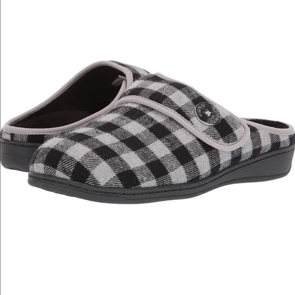 vionic plaid slippers
